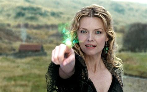 Cosa succederebbe se una giovane donna incontrasse il suo destino nascosto in un antico libro di magia?! Un viaggio introspettivo con Michelle Pfeiffer!